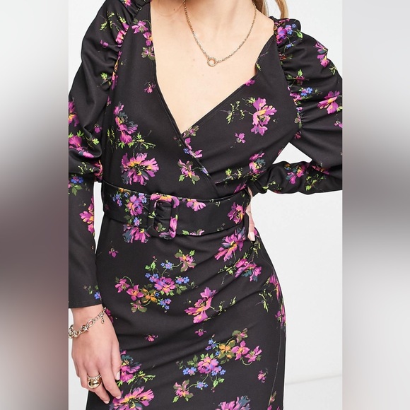 Puff sleeve mini dress with belt - Picture 2 of 4